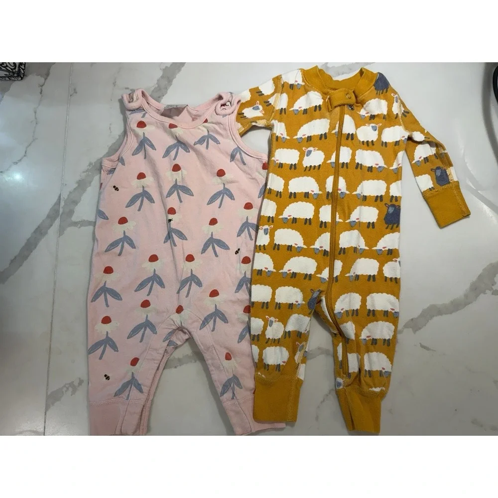 Hanna Andersson Lot Of 2 One Piece Pajama Dungarees 3-6 Months Sheep Daisies